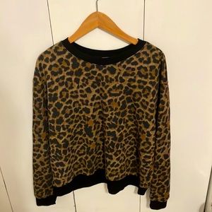 Very cute, good quality, leopard print sweat shirt, and VGUC.😁🥰